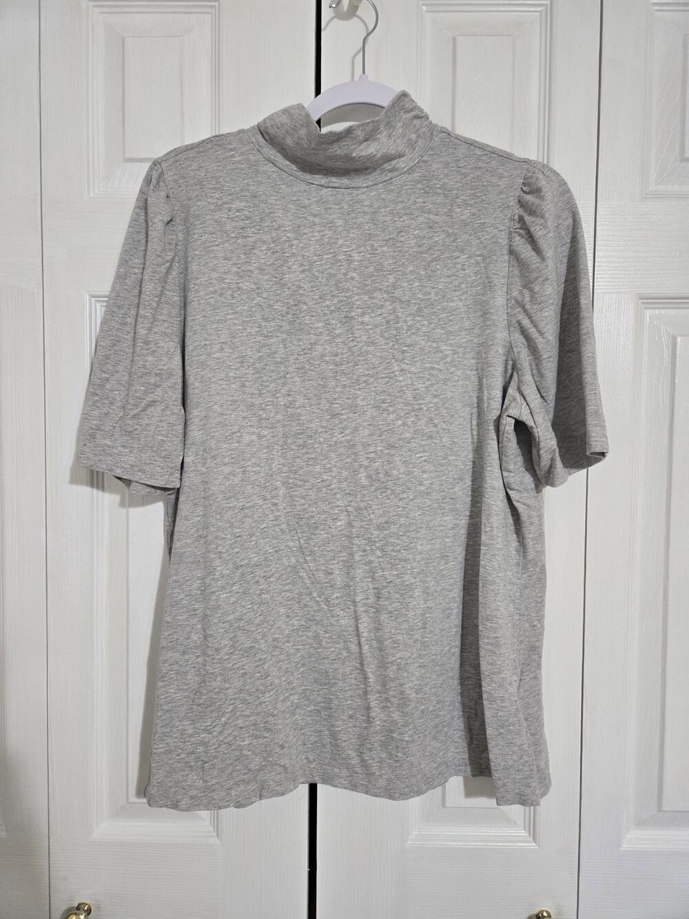 Amazon essentials xl women's grey turtle neck short sleeve shirt